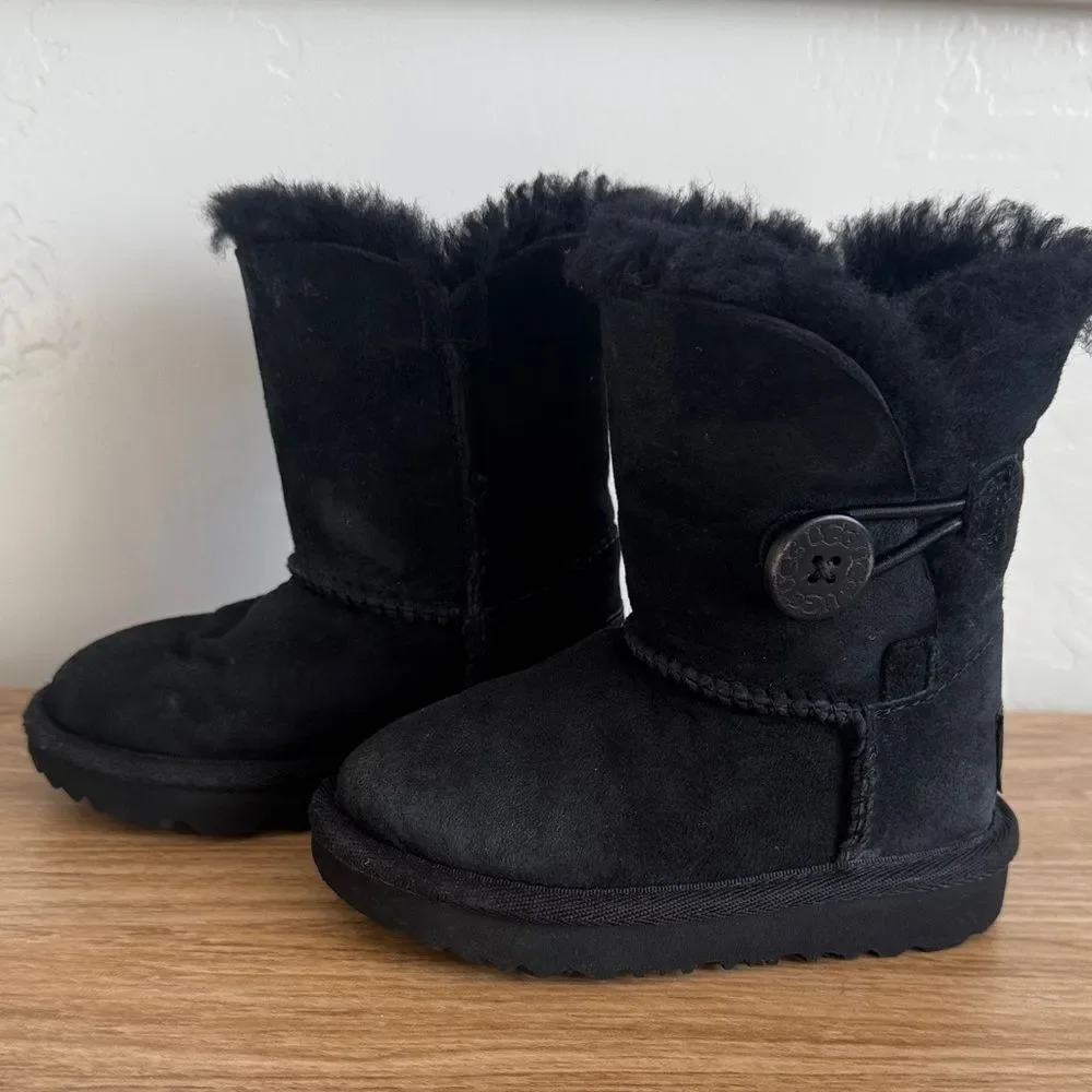 UGG Black Baby Infant Cozy Shearling Boots Casual Winter Booties Size 6