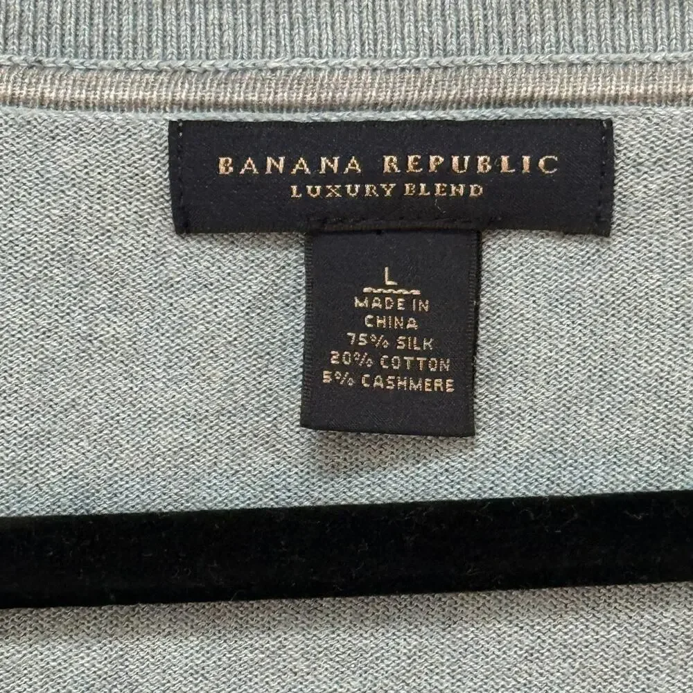 Banana Republic Luxury Blend V-Neck Sweater – Light Gray (Men’s L)