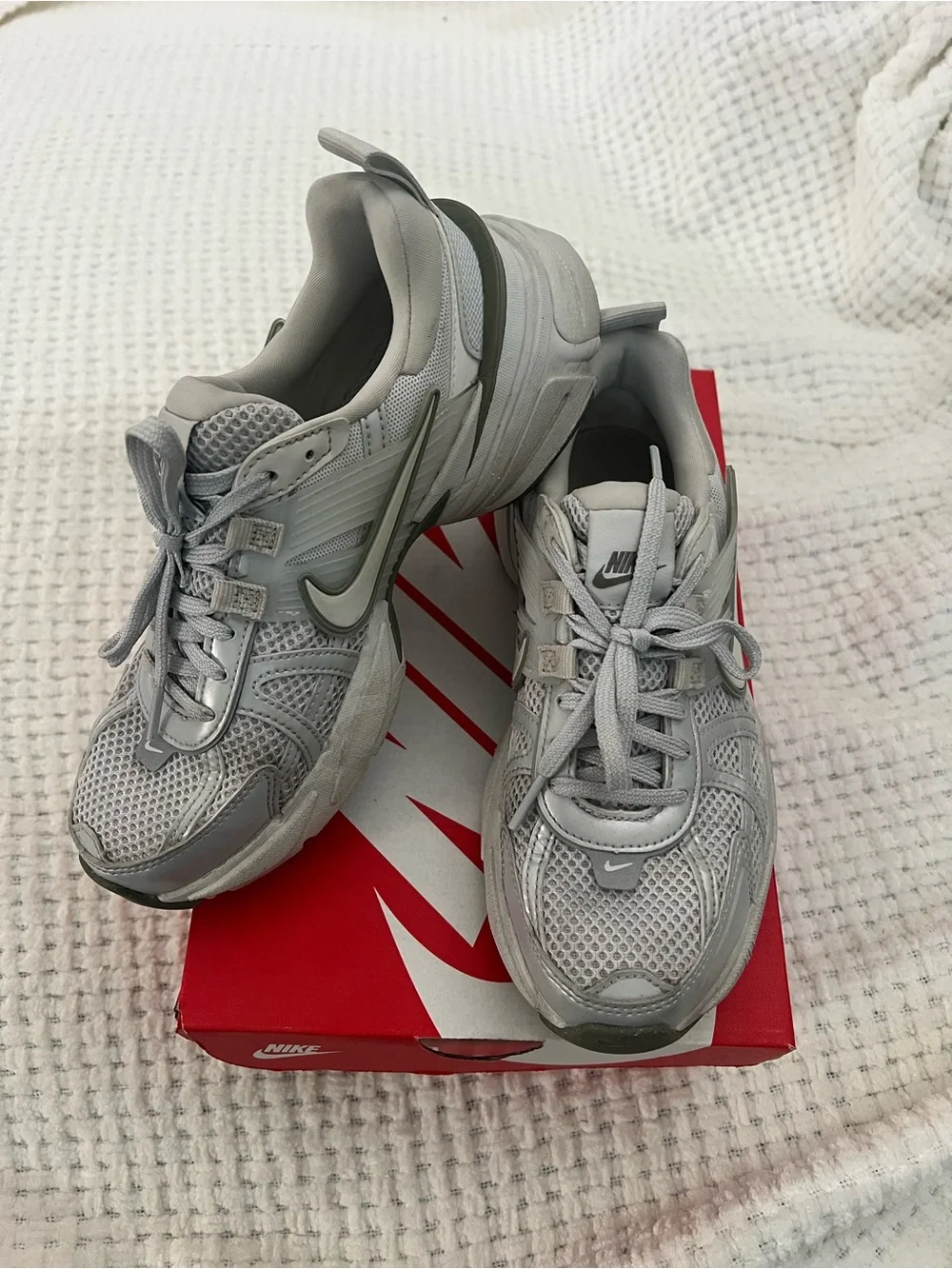 Nike women’s v2k