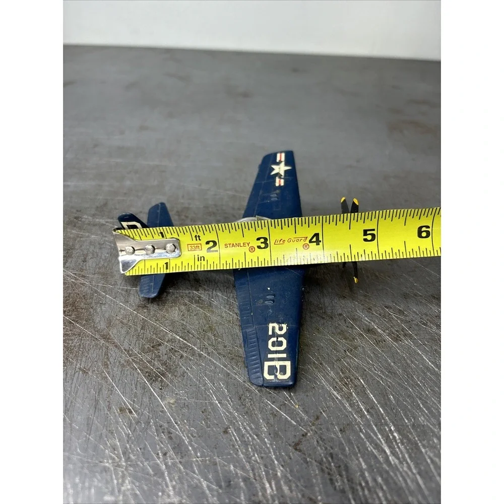 The Unbranded Brand plane assembled