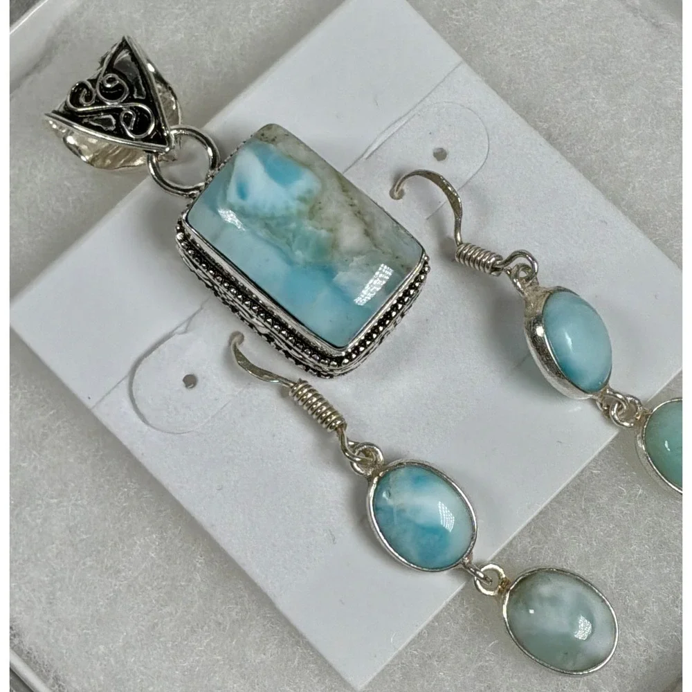 N/A larimar pendant