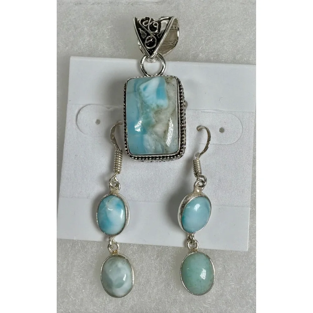 N/A larimar pendant