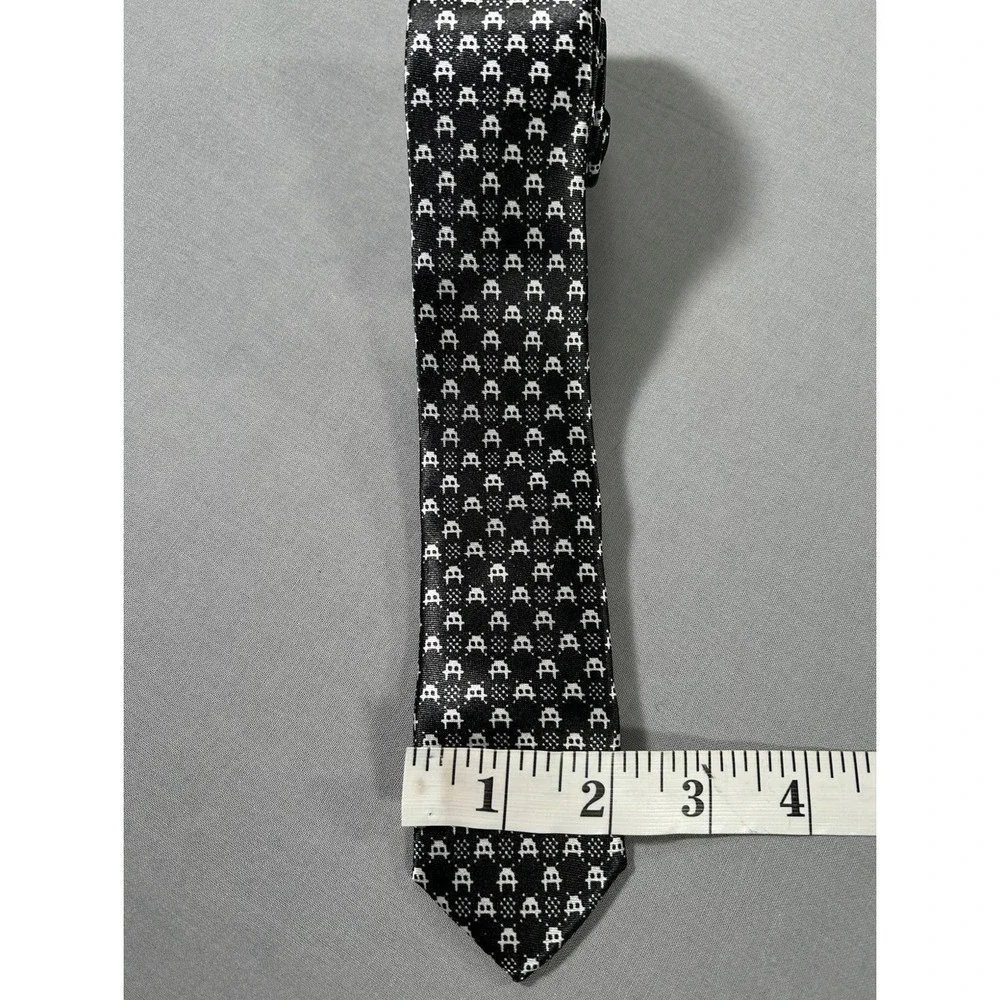 Black Tie Geek please choosing