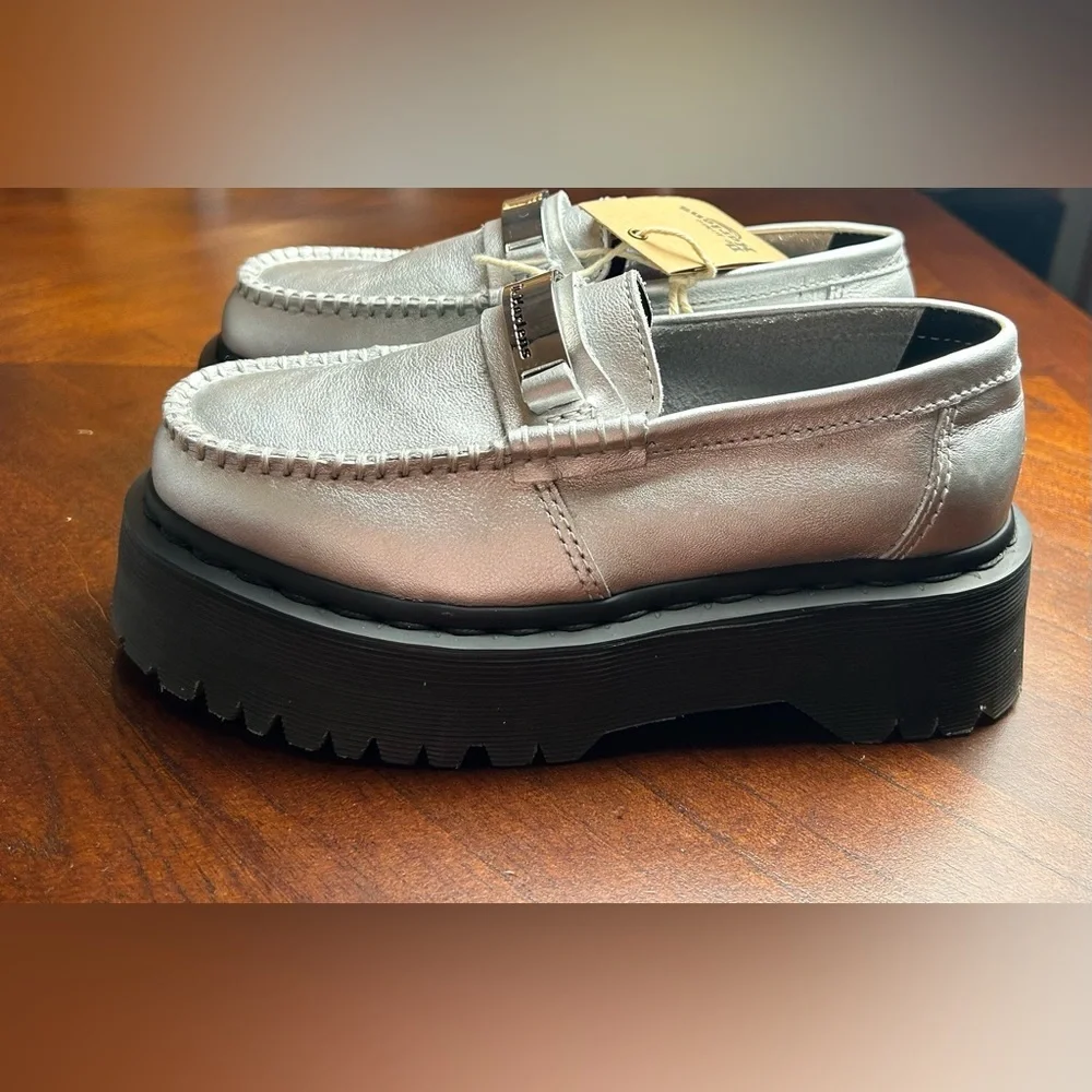 Dr. Martens style ideal featuring