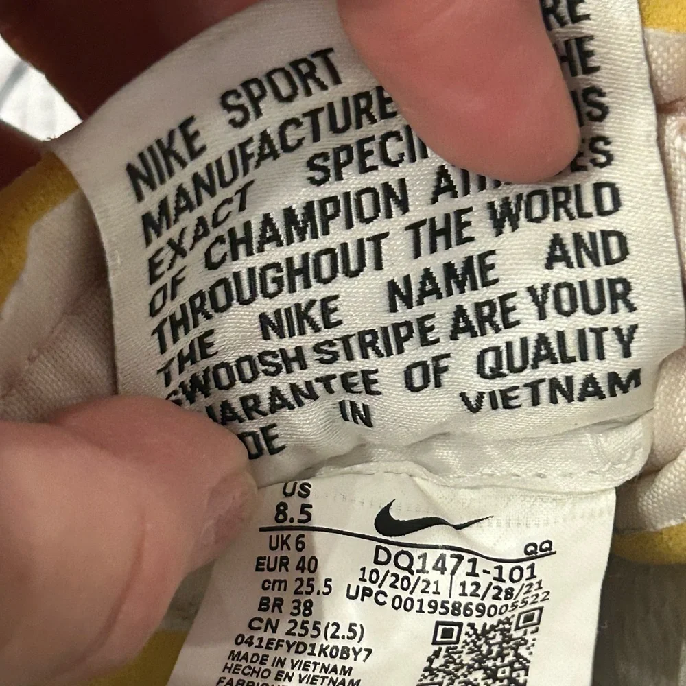 Nike light everyday white
