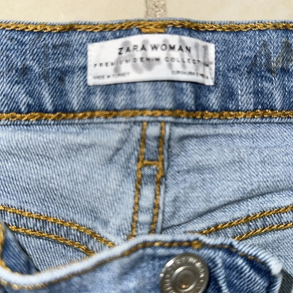 Zara Woman Premium‎ Denim Collection Jeans Distressed Sz. 2
