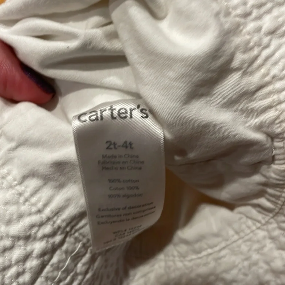 Carters 2T to 4 t white hat good condition