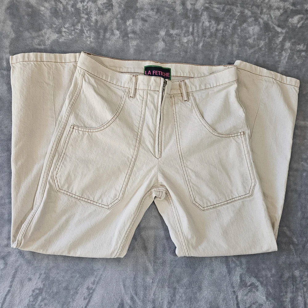 N/A stylish cream
