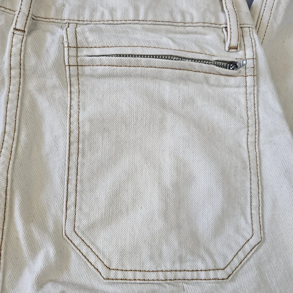 N/A stylish cream
