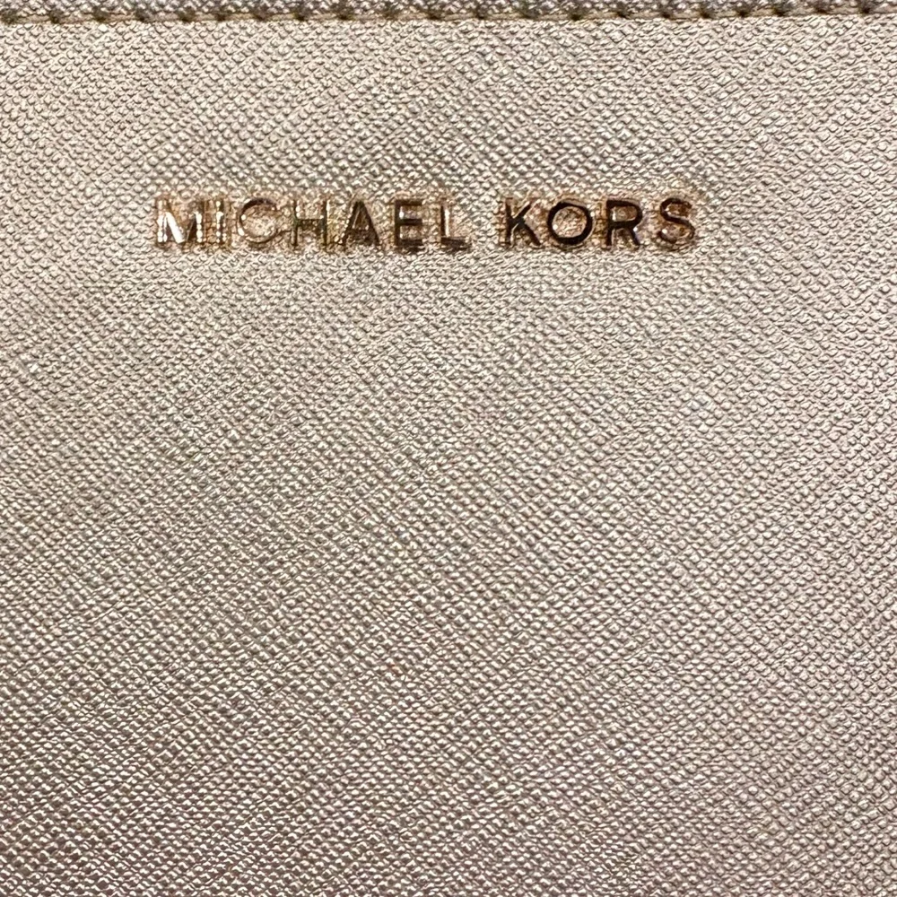 chic gold