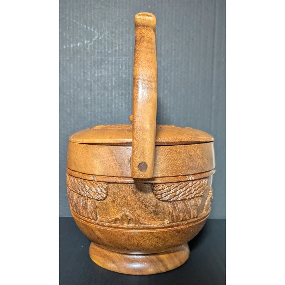 The Unbranded Brand vintage hand