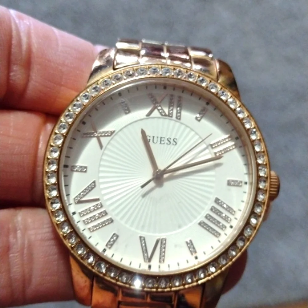 Guess women gold