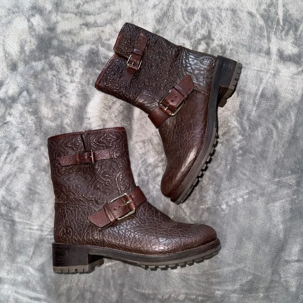Tory Burch Chrystie Moto Boots 6.5M Brown Pebbled Leather Buckle Zip Lug Sole