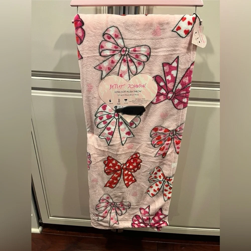 Betsey Johnson Valentine’s Day Bow Throw Blanket