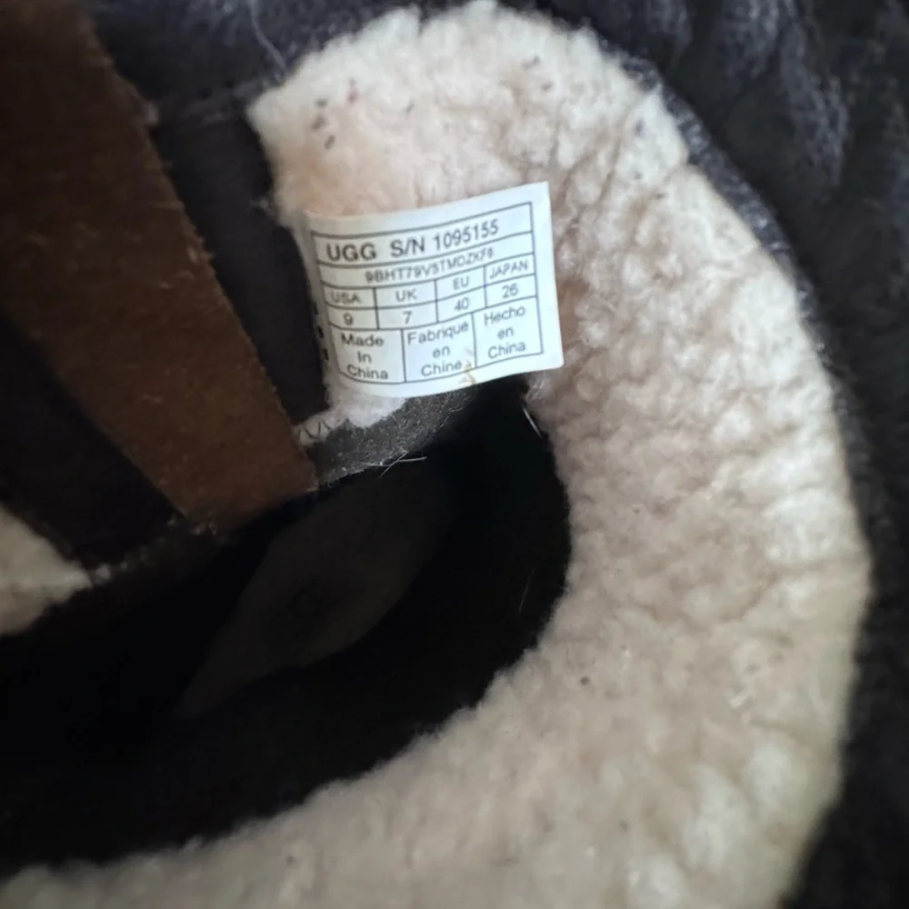 N/A ugg lorna