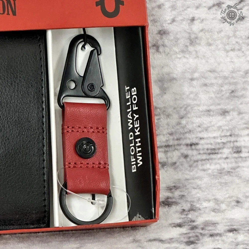 NIB‎ True Religion Bifold Black Wallet Horseshoe Red Key Fob Gift Set MSRP $60