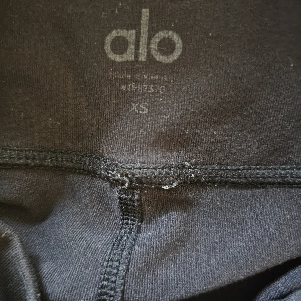 ALO Yoga comfortable charcoal