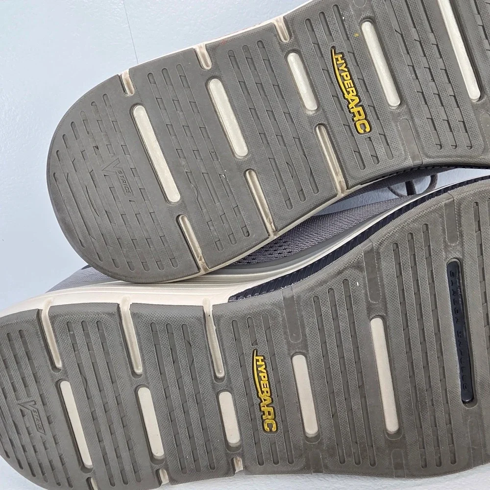 Skechers go walk