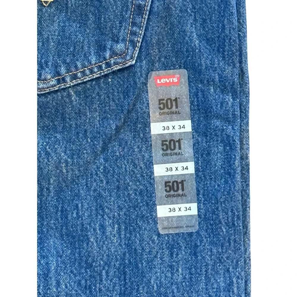 Levis please use