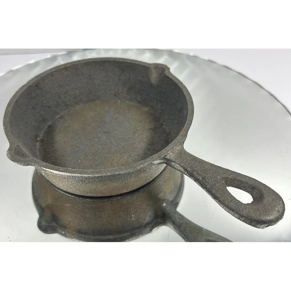 Vintage Camping Small 5 Inch Cast Iron Frying‎ pan