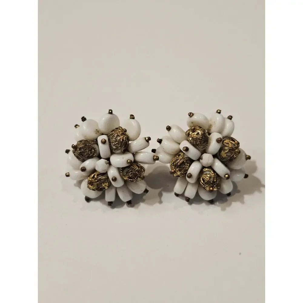 Vintage Jonne Signed‎ Cluster Clip-On Earrings White Gold Tone Beads
