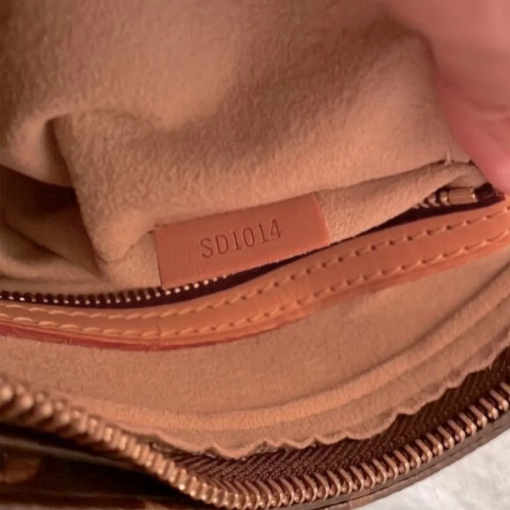 EUC Louis Vuitton Looping MM Shoulder Bag