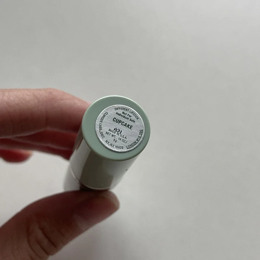 CLINIQUE Lipstick CUPCAKE Green Tube Discontinued .14 oz Full size‎