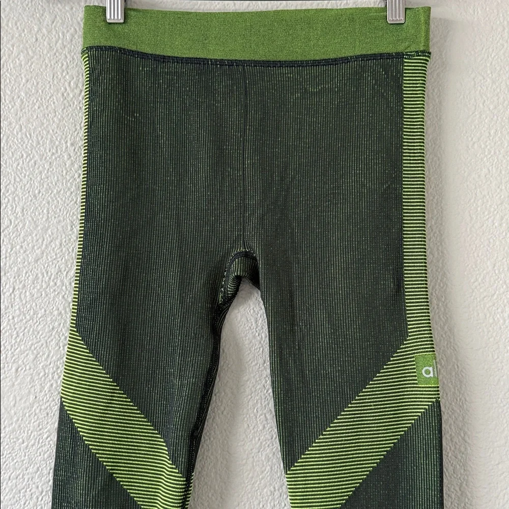 Alo‎ Yoga Women’s Green Seamless illusion Leggings Small