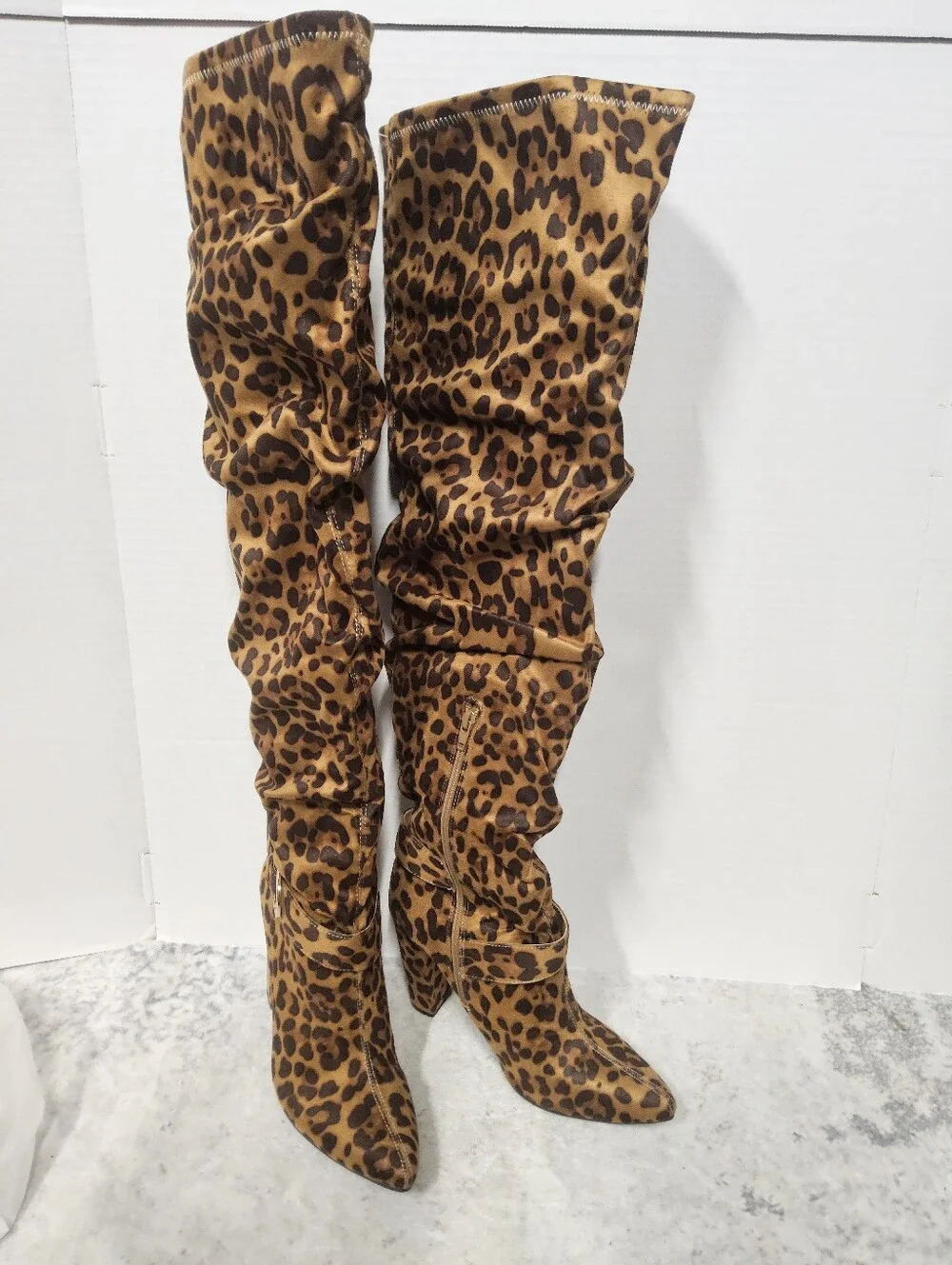 Journee Collection eye catching