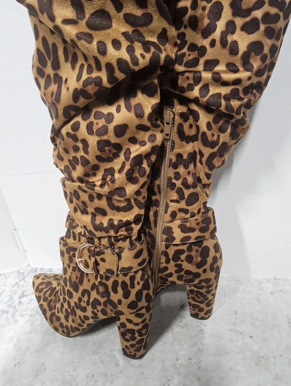 Journee Collection eye catching