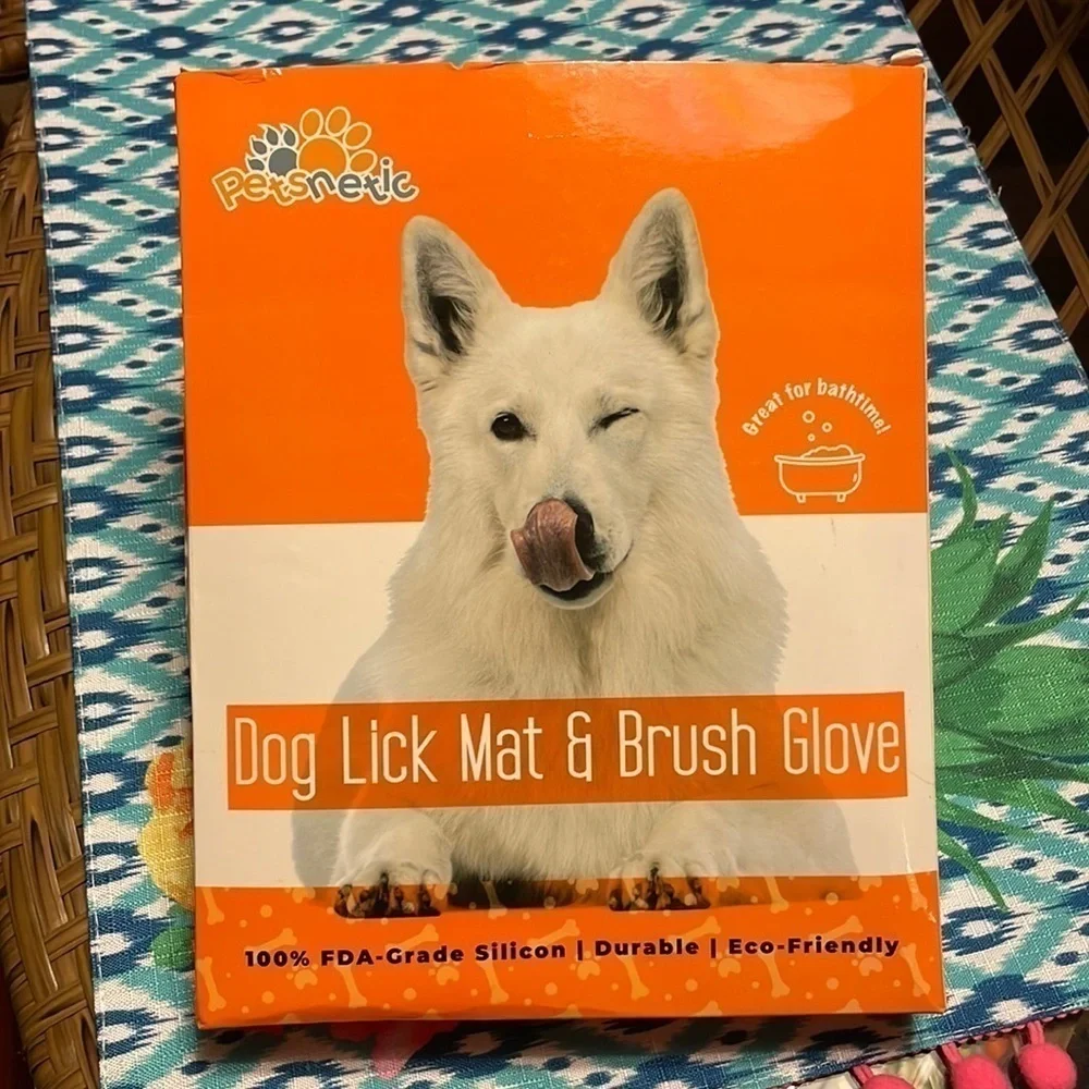 Brand New Petsnetic Dog Lick Mats w/ Suction Dog Brush Set Grooming Distraction