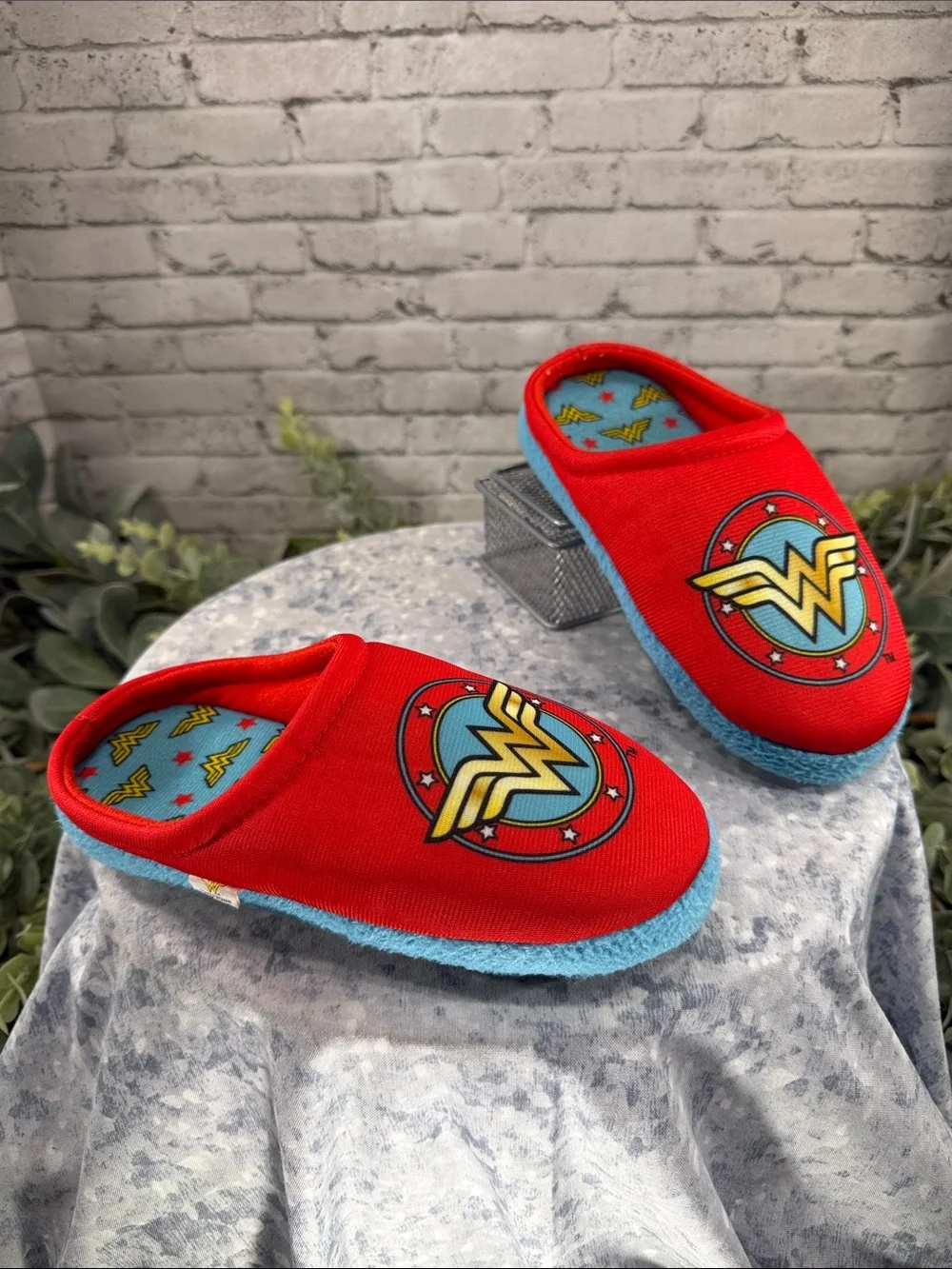 WONDER WOMAN Red Blue Gold Closed Toe Step-in Character Slipper Girls 13❤️GUC
