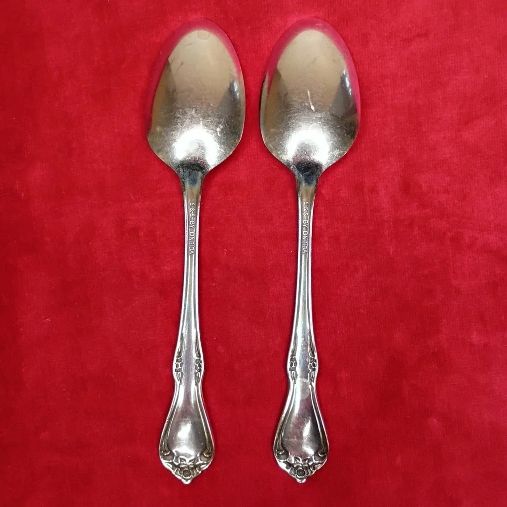 Oneida set teaspoons