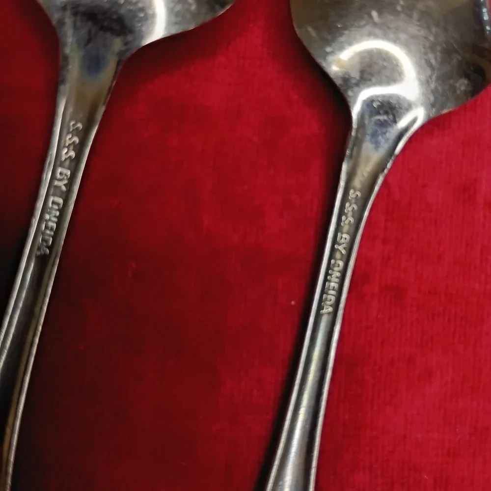 Oneida set teaspoons