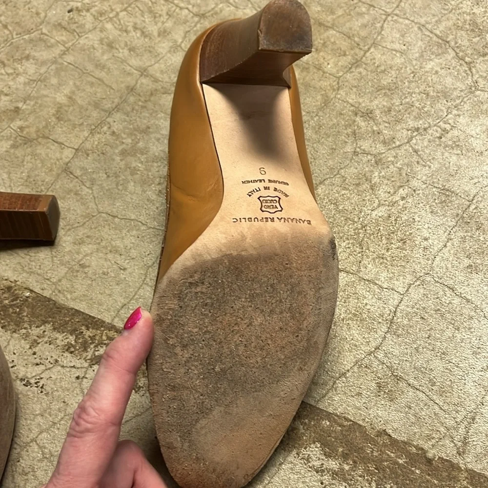 Banana Republic Vanchetta Tan Size 9 heels