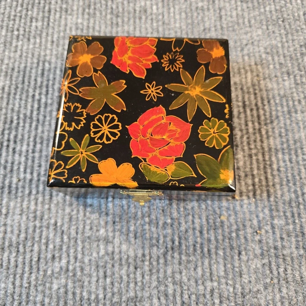 The Unbranded Brand vintage jewlery