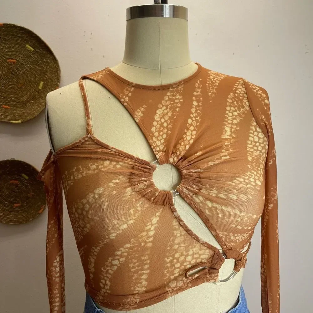 Urban Outfitters stretch features