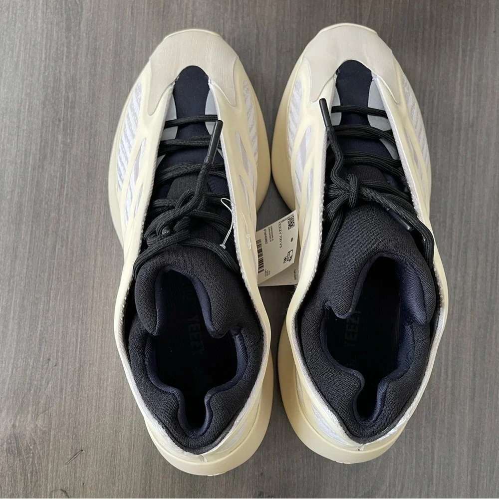 Yeezy nwt new