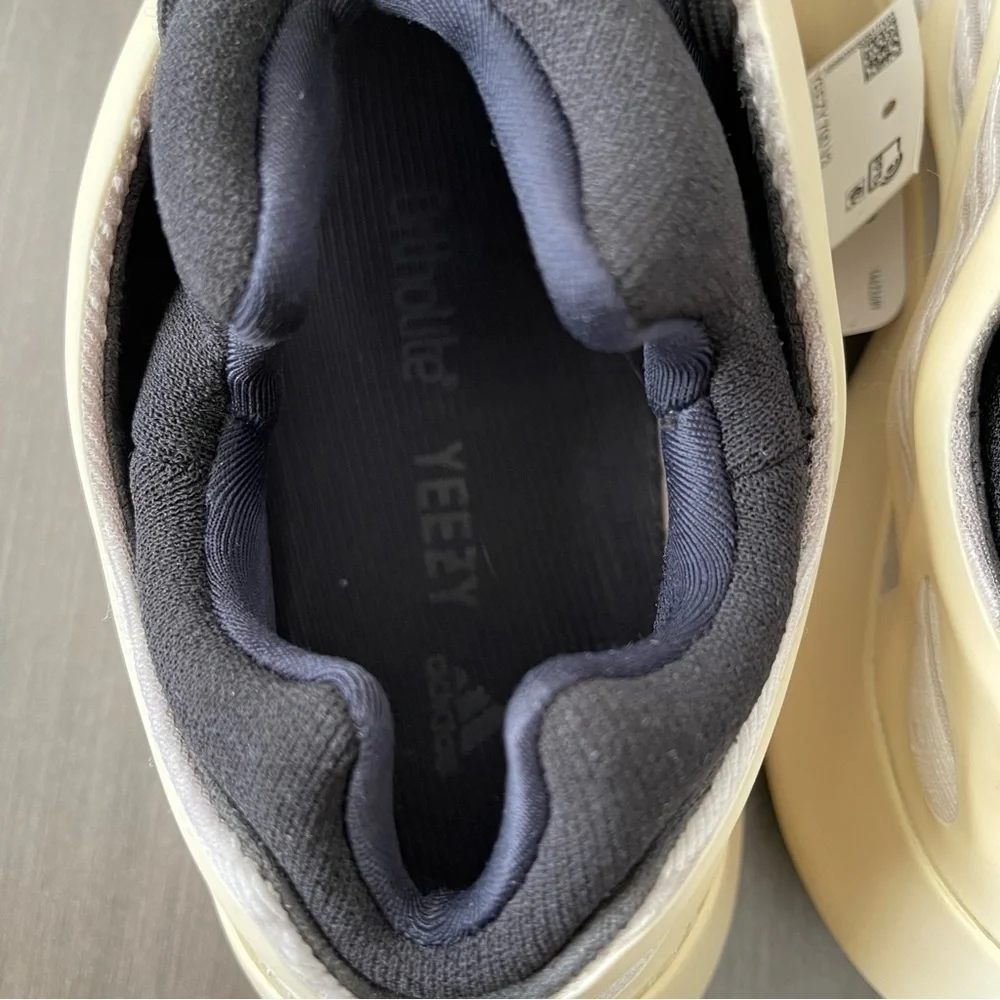 Yeezy nwt new