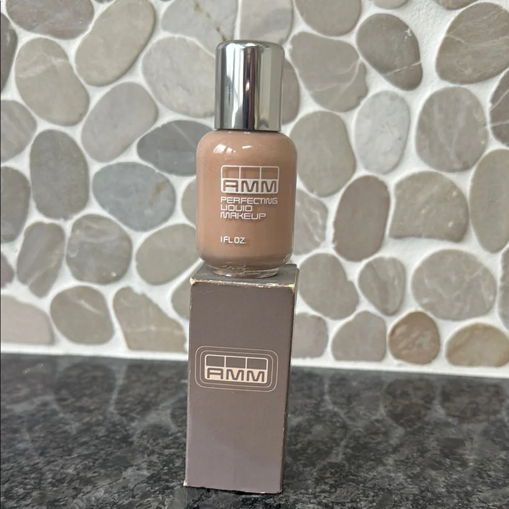 Avon Perfecting Liquid Makeup - almond beige