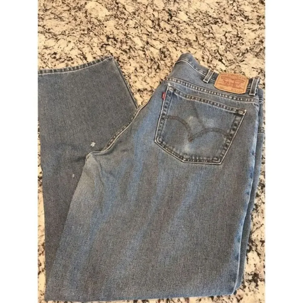 Vintage Levi's 560 Comfort Loose Fit 37x33 (tag 38x34) Distressed Tapered‎ Leg