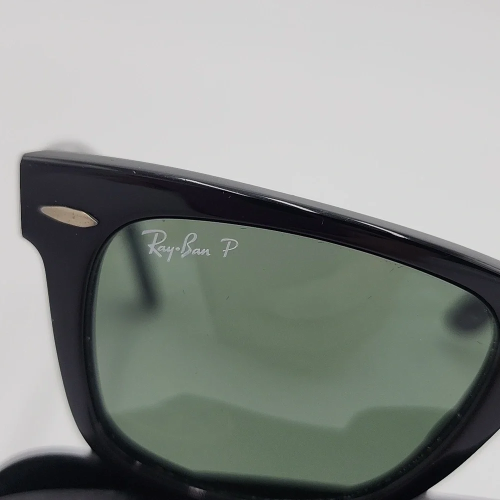 Ray-Ban stylish black