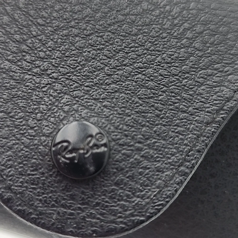 Ray-Ban stylish black