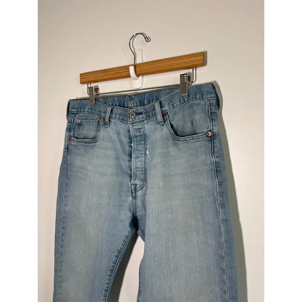 Levis there small