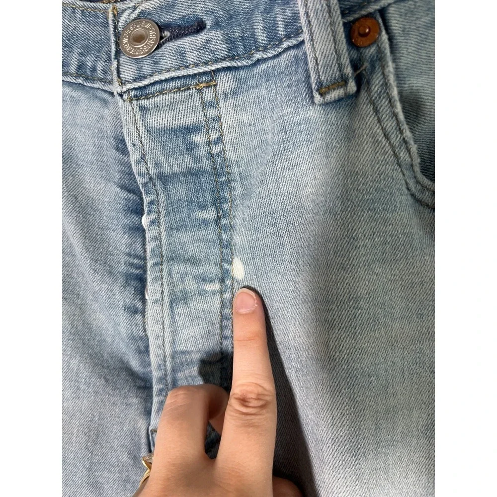 Levis there small