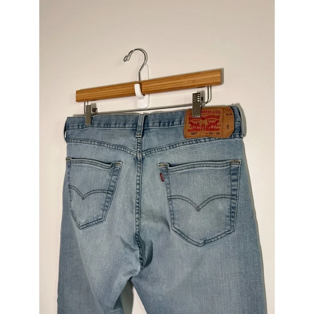 Levis there small
