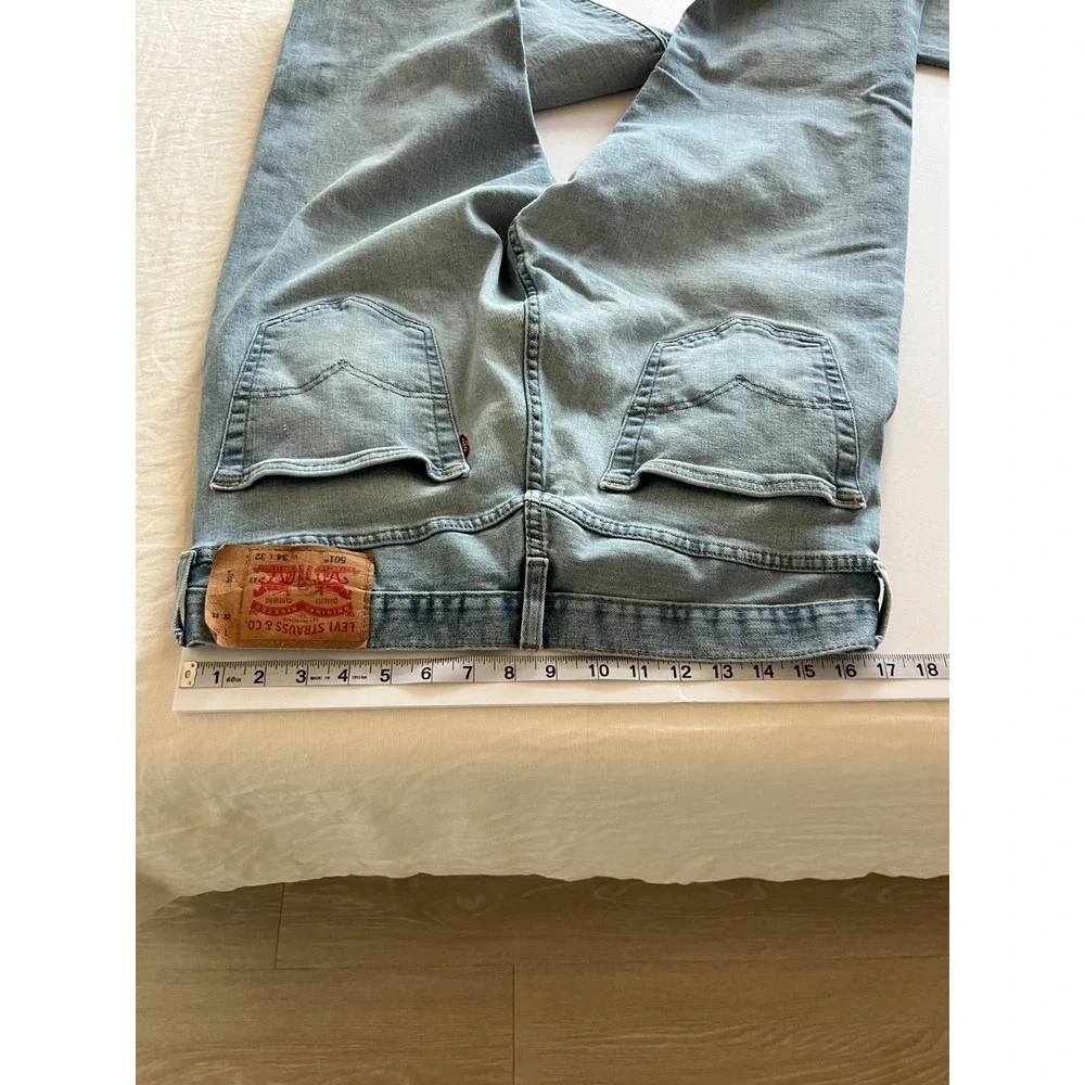 Levis there small