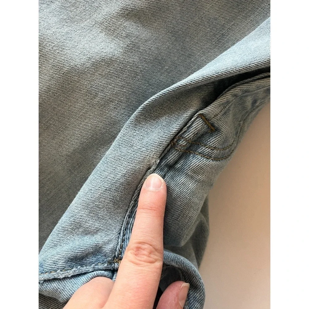 Levis there small