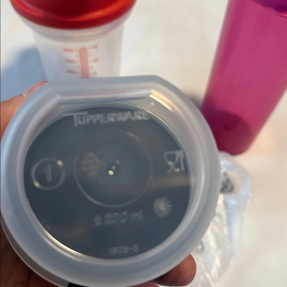 Tupperware set shaker