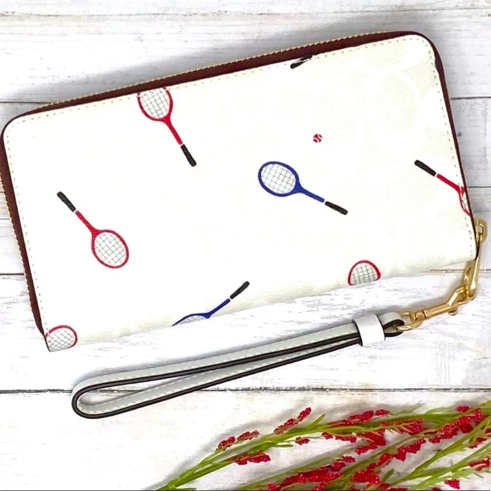 Coach wallet signature